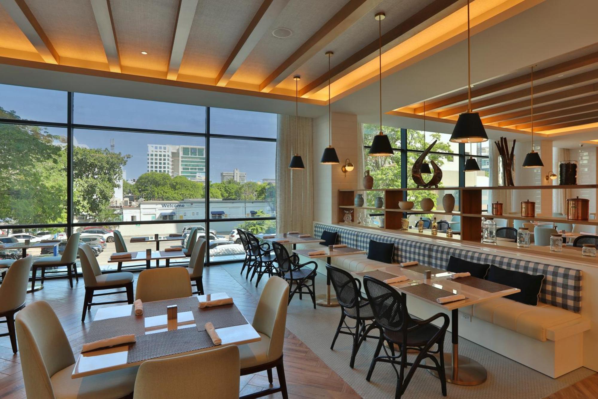 Courtyard By Marriott Santo Domingo Piantini Hotel ภายนอก รูปภาพ
